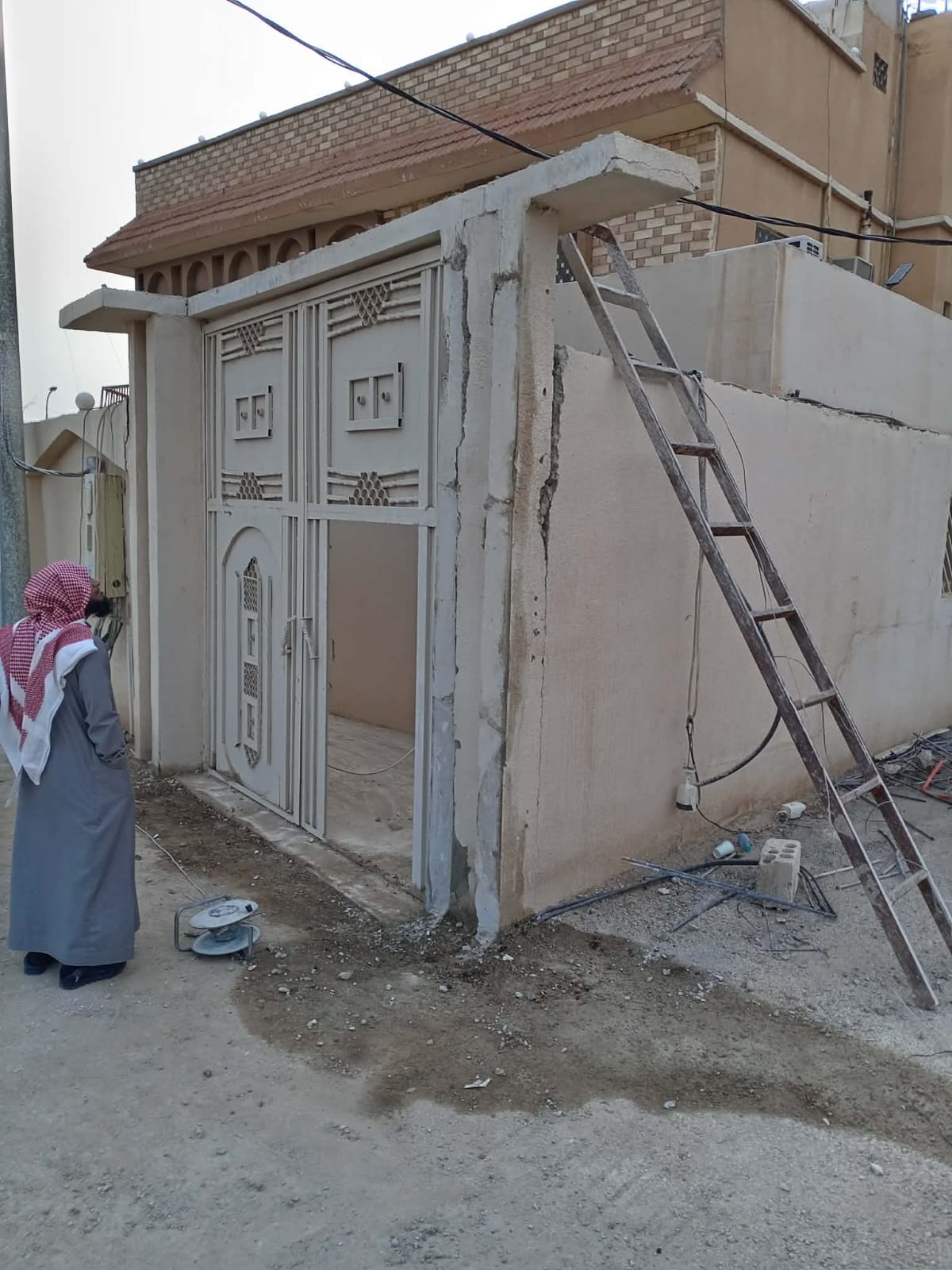 قص فتحة سقف خرساني لدرج داخلي